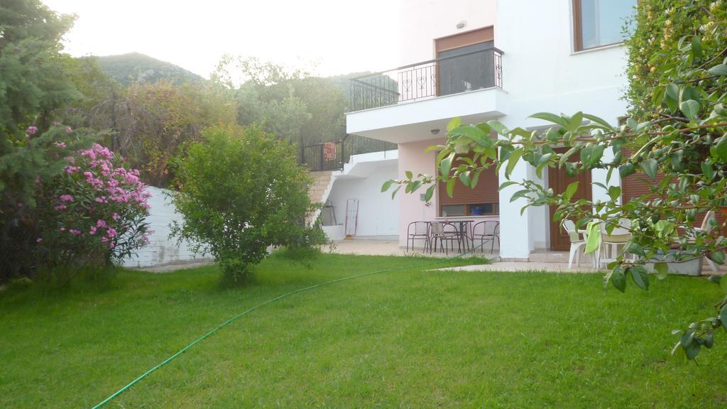 Villa Athina Palaiontsiflikion Exterior photo