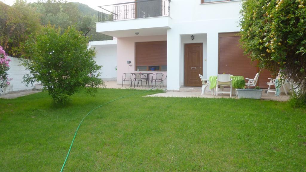 Villa Athina Palaiontsiflikion Exterior photo